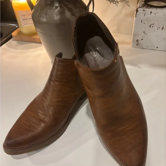 Seven7 Tan Leather Ankle Booties - Picture 3 of 9